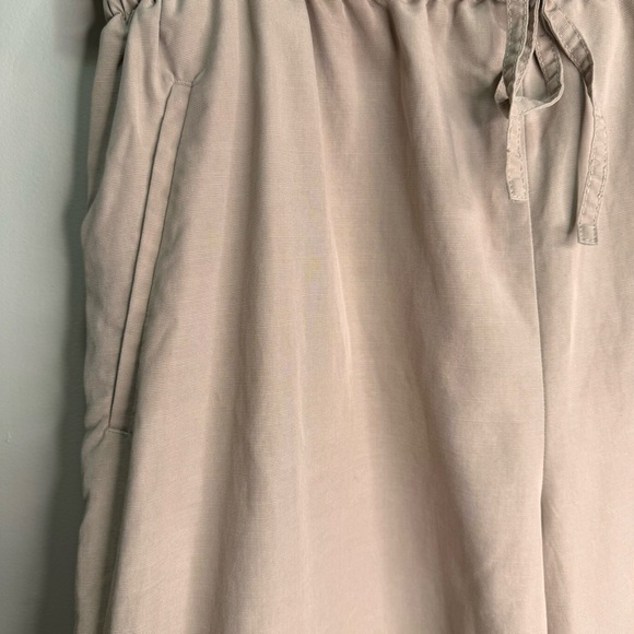 Aritzia The Group by Babaton Kerri Pant Wide Leg Neutral Minimalist Size Large - Picture 11 of 16